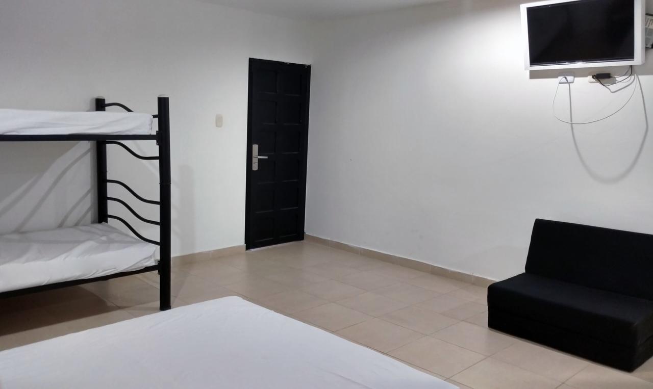 Hotel El Emigrante 哥伦比亚港 外观 照片