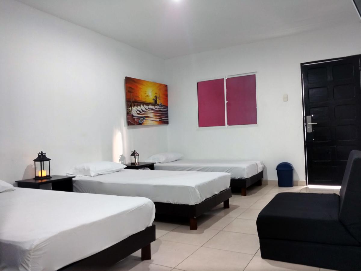 Hotel El Emigrante 哥伦比亚港 外观 照片